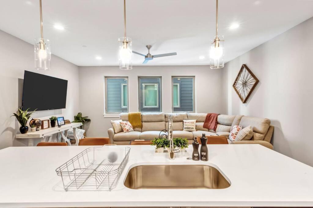 Private Rooftop Patio + 4 Story Home In Downtown Fw フォートワース エクステリア 写真